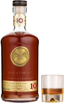 BACARDÍ Gran Reserva Diez rum bottle with gold seal, next to a glass of amber rum.